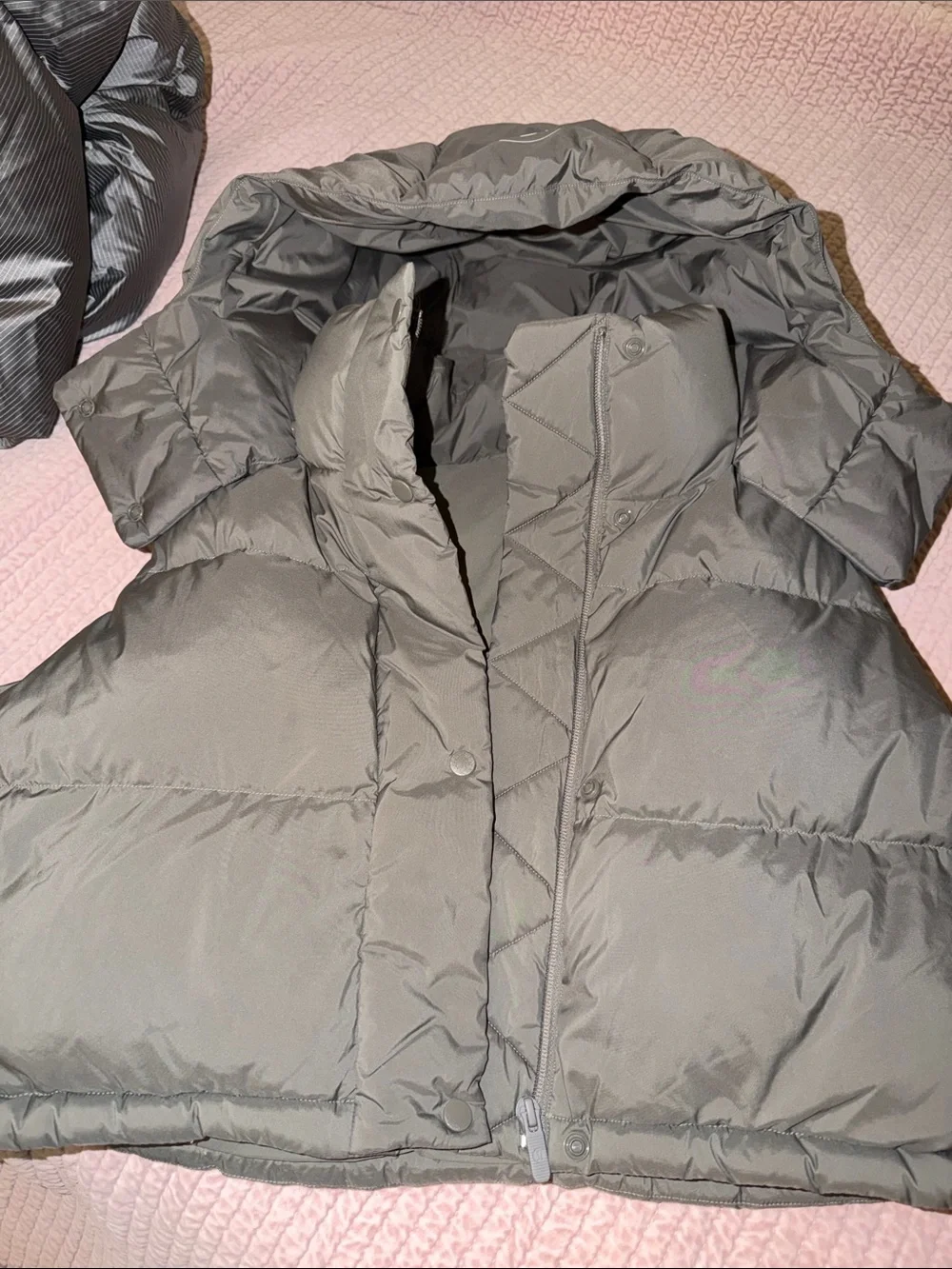 lululemon athletica Women's Puffer Jacket - Gray size 10